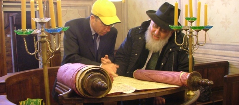 Un Sefer da restaurare, beni culturali da preservare
